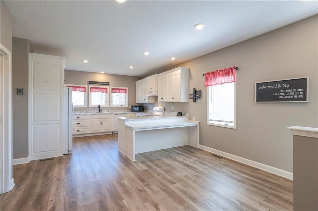 517 Village Lane — photo 10