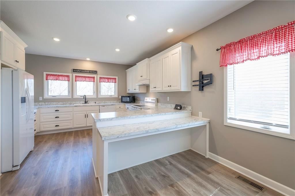 517 Village Lane — photo 11
