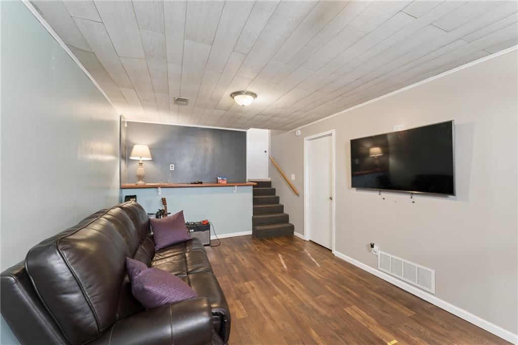 506 W King Street — photo 16