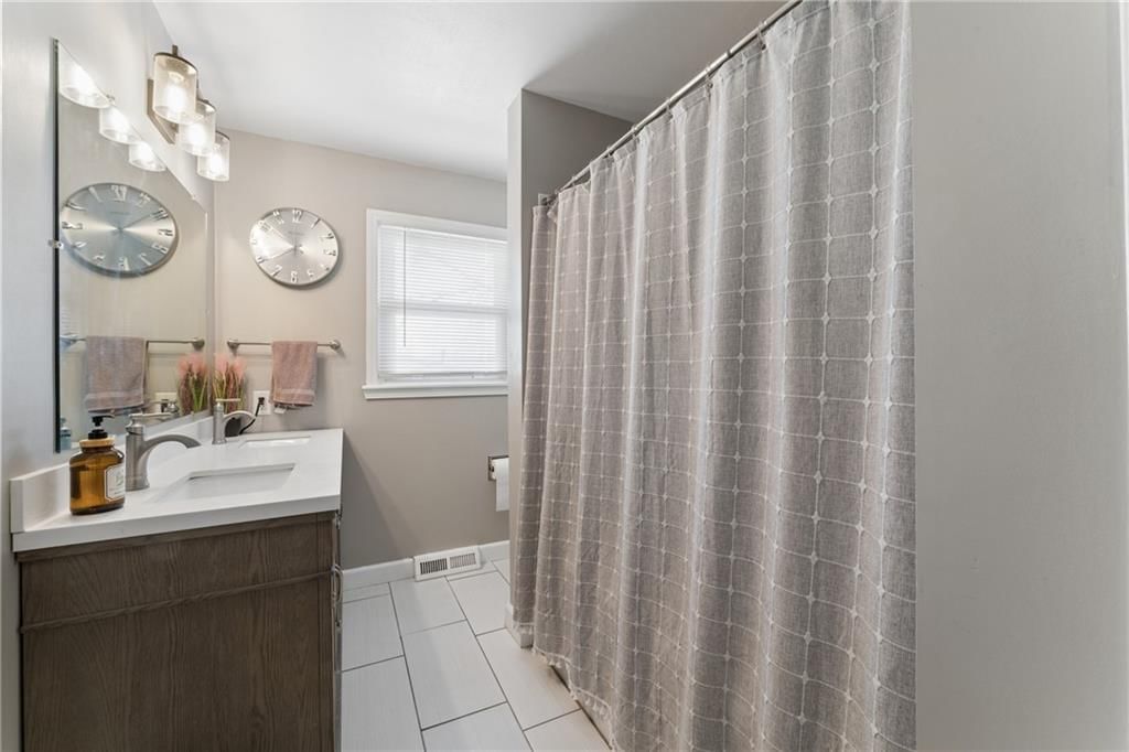 506 W King Street — photo 23