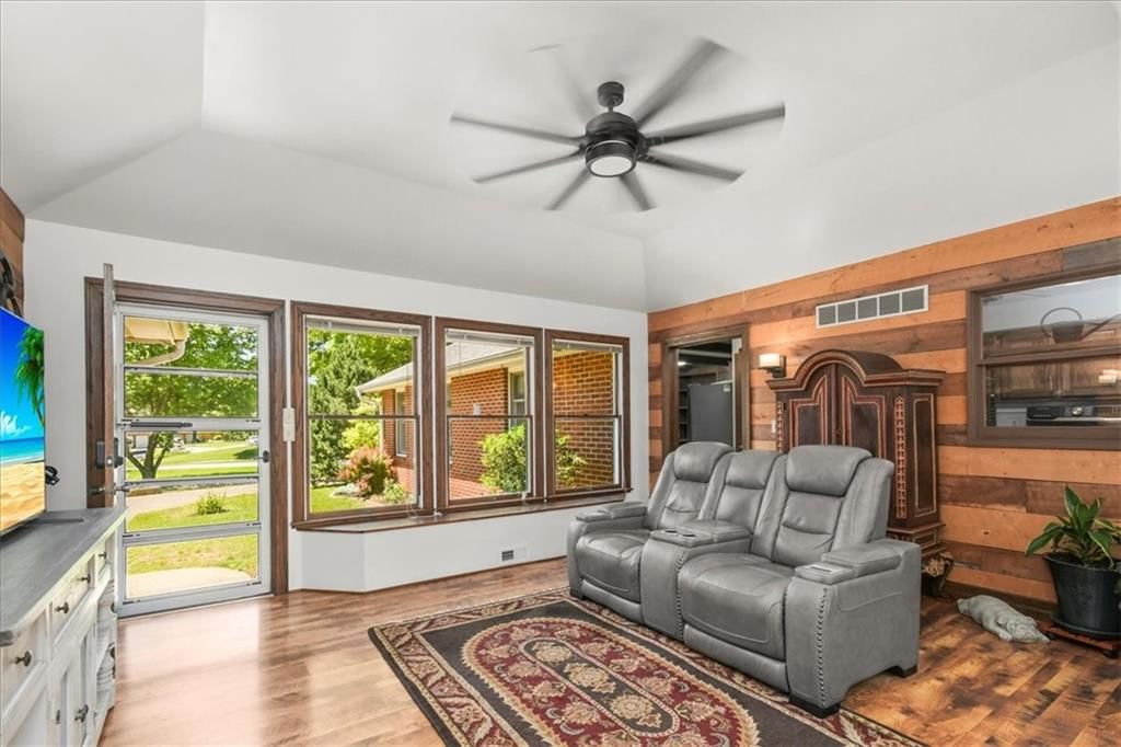 601 Darrow Street — photo 18