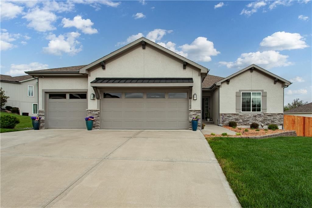 1102 NW Aspen Court, Grain Valley, MO
