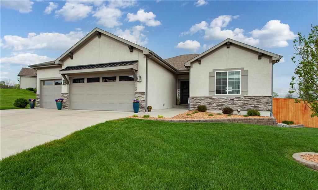1102 NW Aspen Court — photo 2