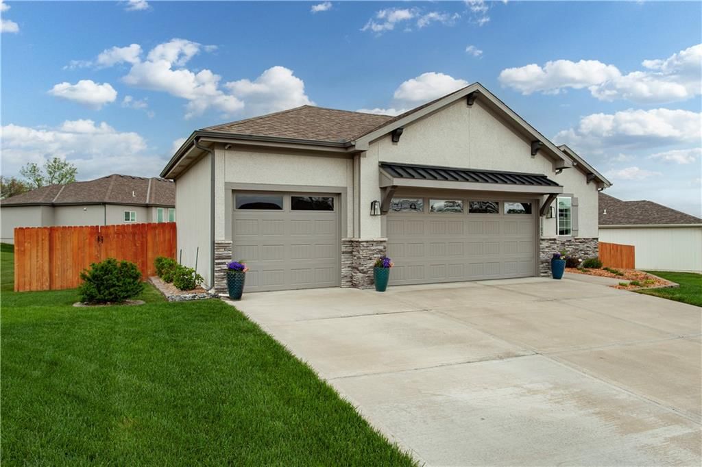 1102 NW Aspen Court — photo 3