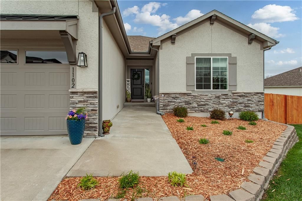 1102 NW Aspen Court — photo 4