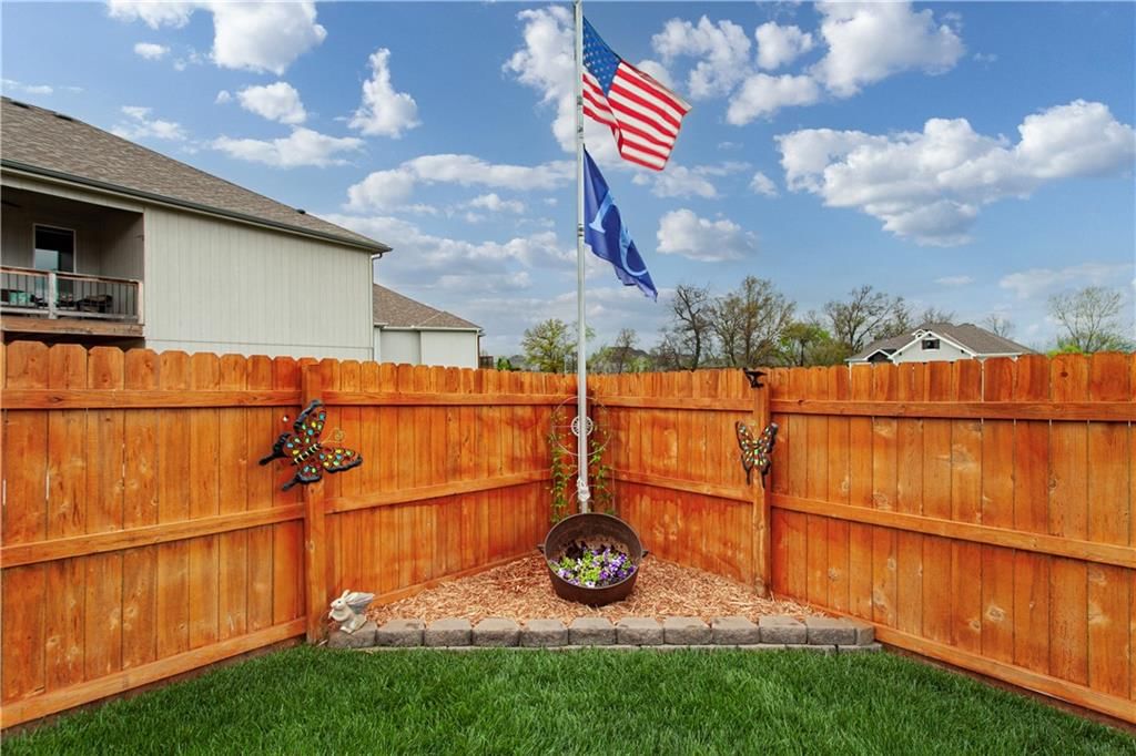 1102 NW Aspen Court — photo 9