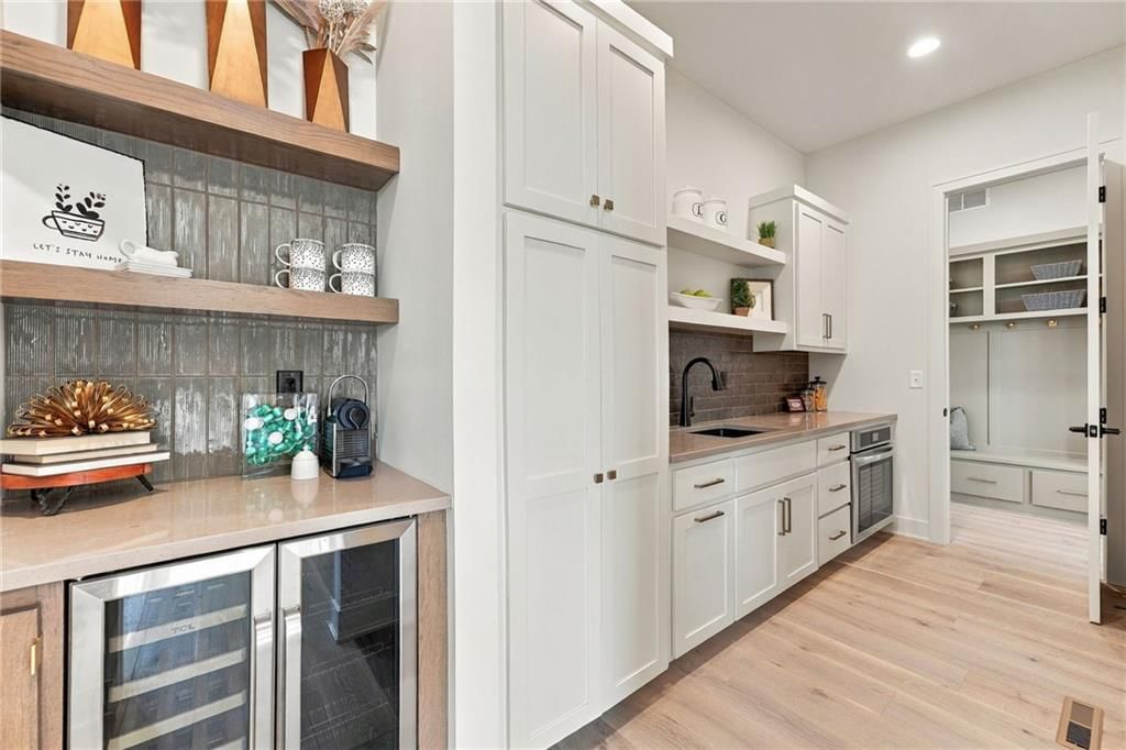 Photo 31 of 72 - 1117 Hummingbird Court, Greenwood, MO 64034