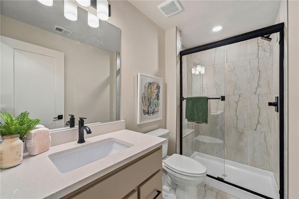 Photo 51 of 72 - 1117 Hummingbird Court, Greenwood, MO 64034