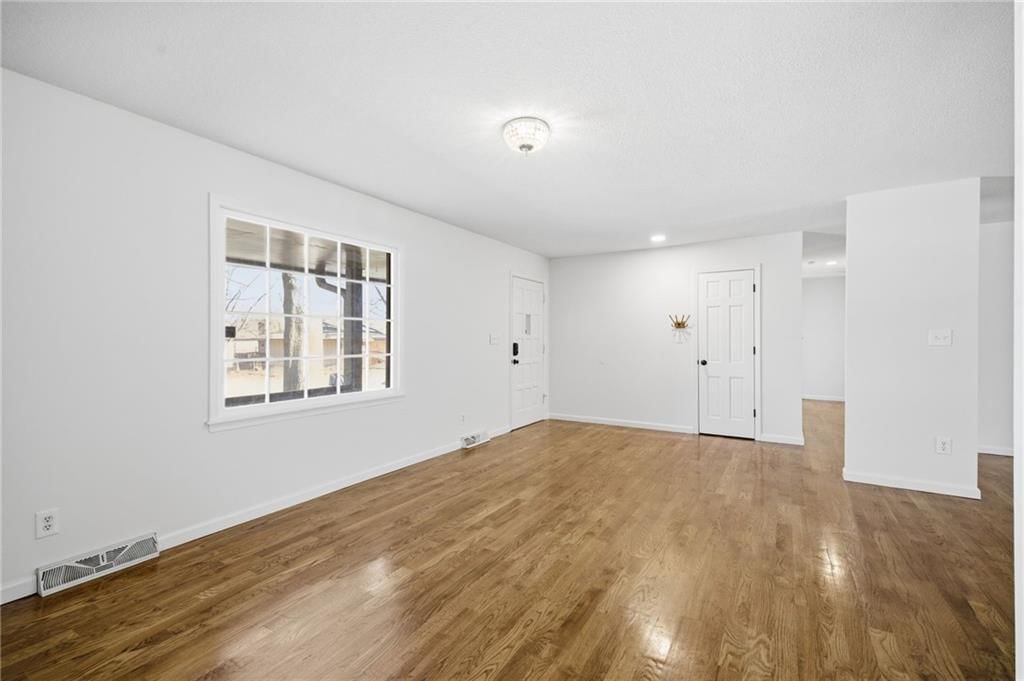 12718 Crystal Avenue — photo 10