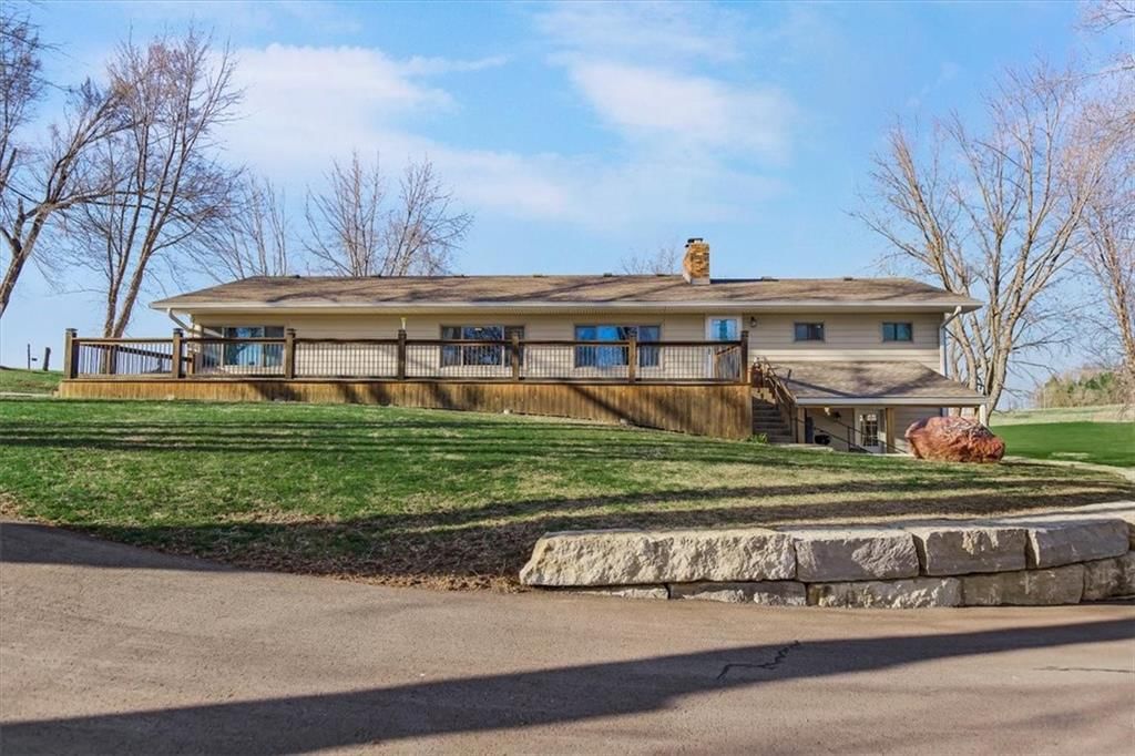 Photo 11 of 65 - 17249 198th Street, Tonganoxie, KS 66086