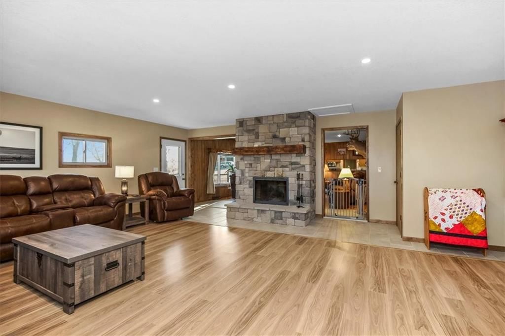 Photo 12 of 65 - 17249 198th Street, Tonganoxie, KS 66086