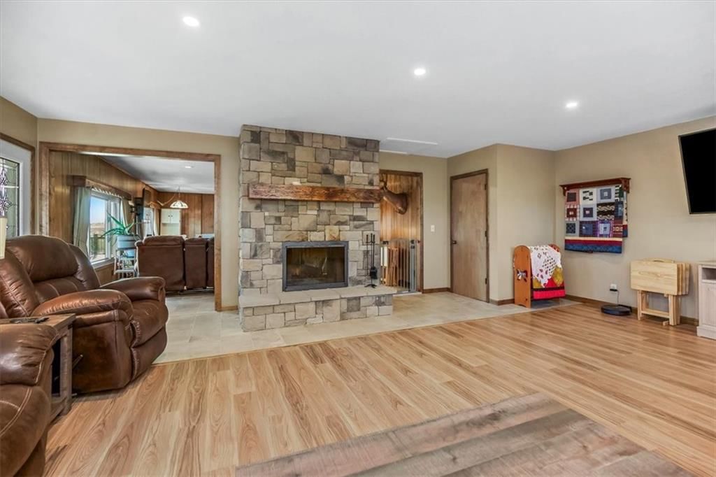 Photo 13 of 65 - 17249 198th Street, Tonganoxie, KS 66086