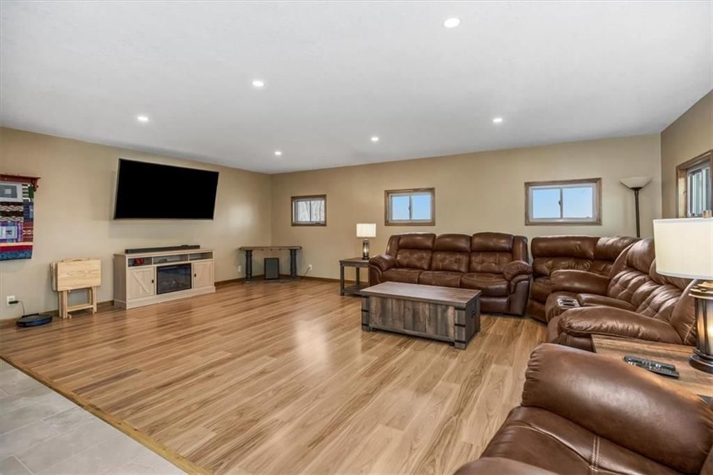 Photo 14 of 65 - 17249 198th Street, Tonganoxie, KS 66086