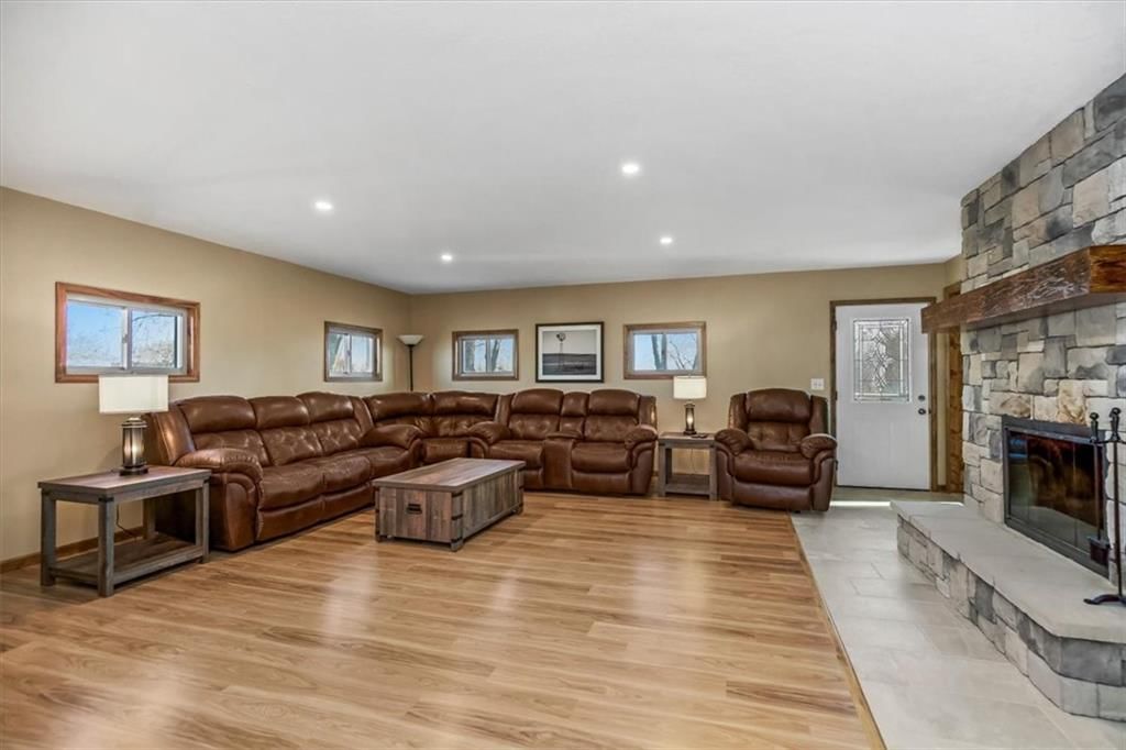 Photo 15 of 65 - 17249 198th Street, Tonganoxie, KS 66086