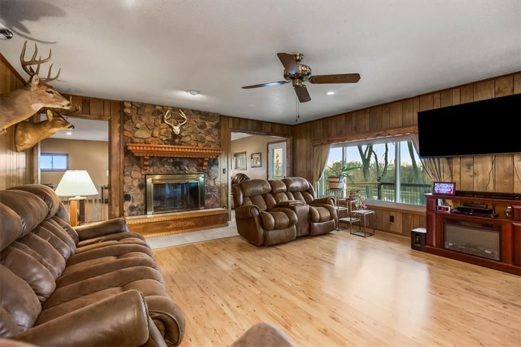 Photo 17 of 65 - 17249 198th Street, Tonganoxie, KS 66086
