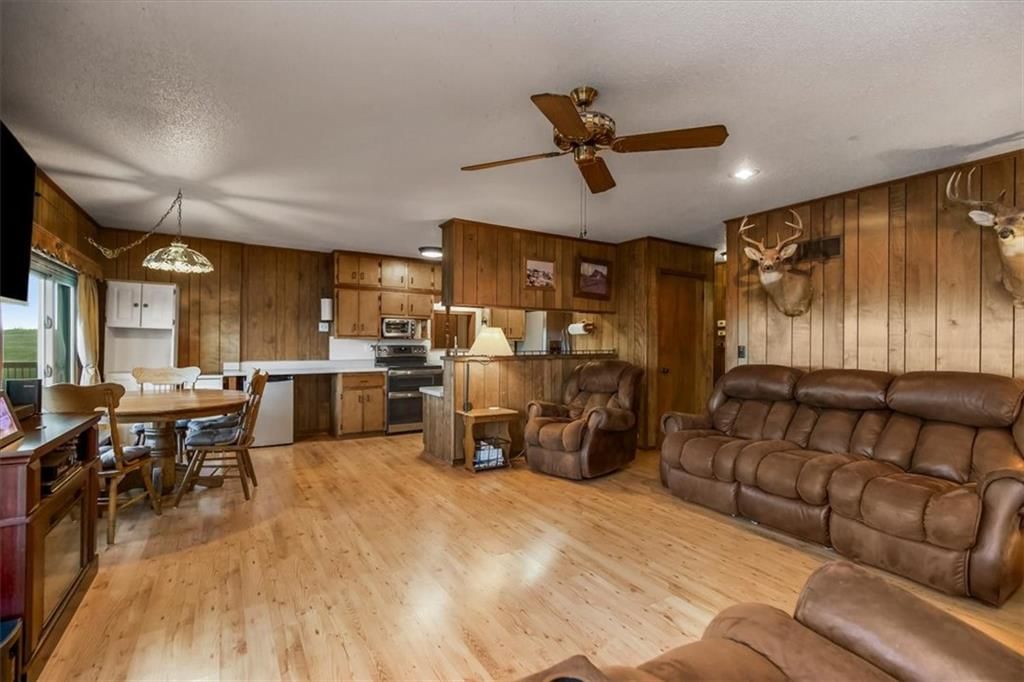 Photo 18 of 65 - 17249 198th Street, Tonganoxie, KS 66086