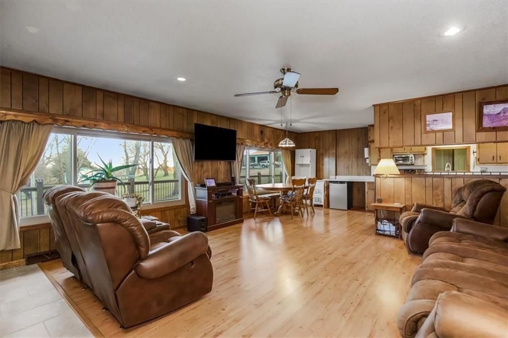 Photo 19 of 65 - 17249 198th Street, Tonganoxie, KS 66086