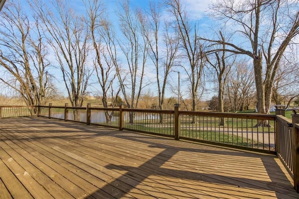 Photo 35 of 65 - 17249 198th Street, Tonganoxie, KS 66086