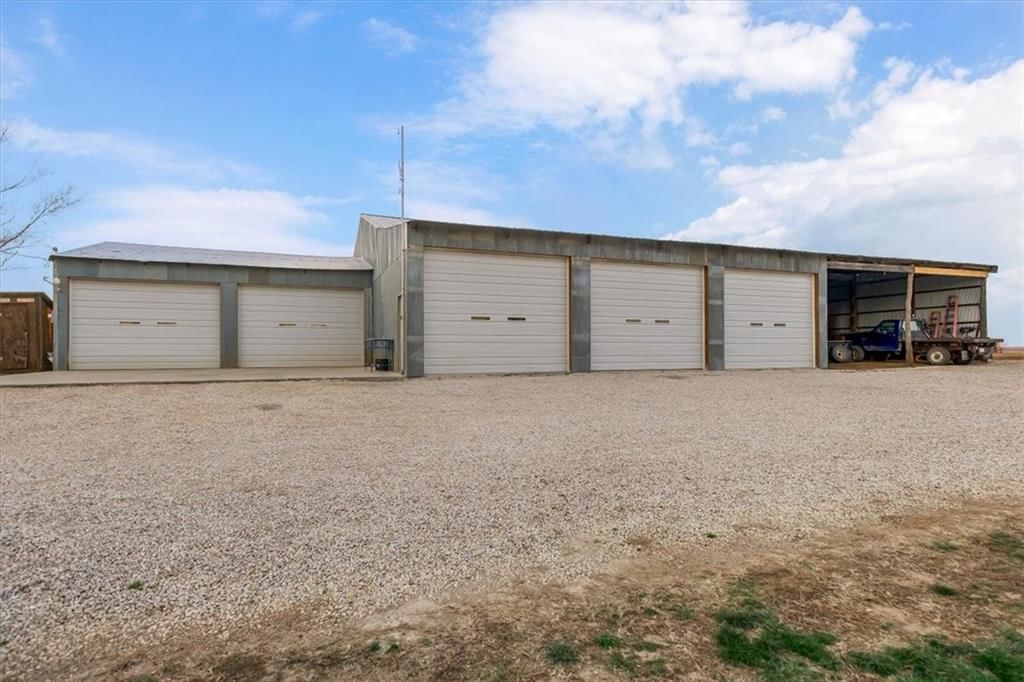Photo 37 of 65 - 17249 198th Street, Tonganoxie, KS 66086