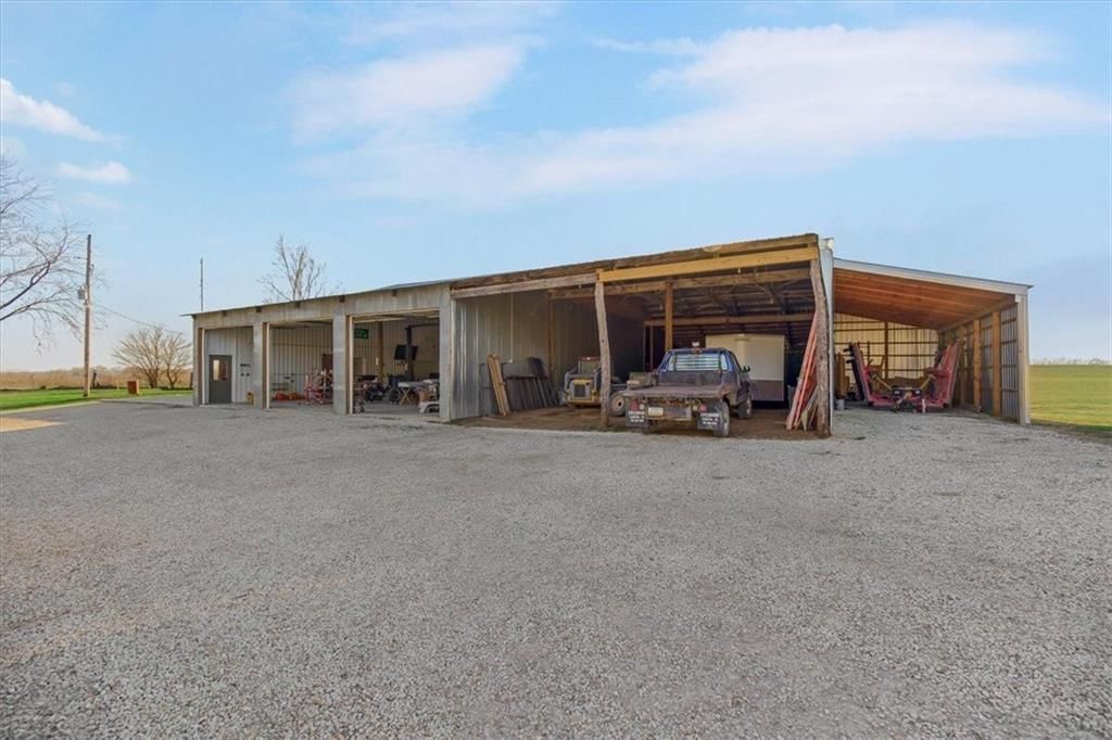 Photo 38 of 65 - 17249 198th Street, Tonganoxie, KS 66086