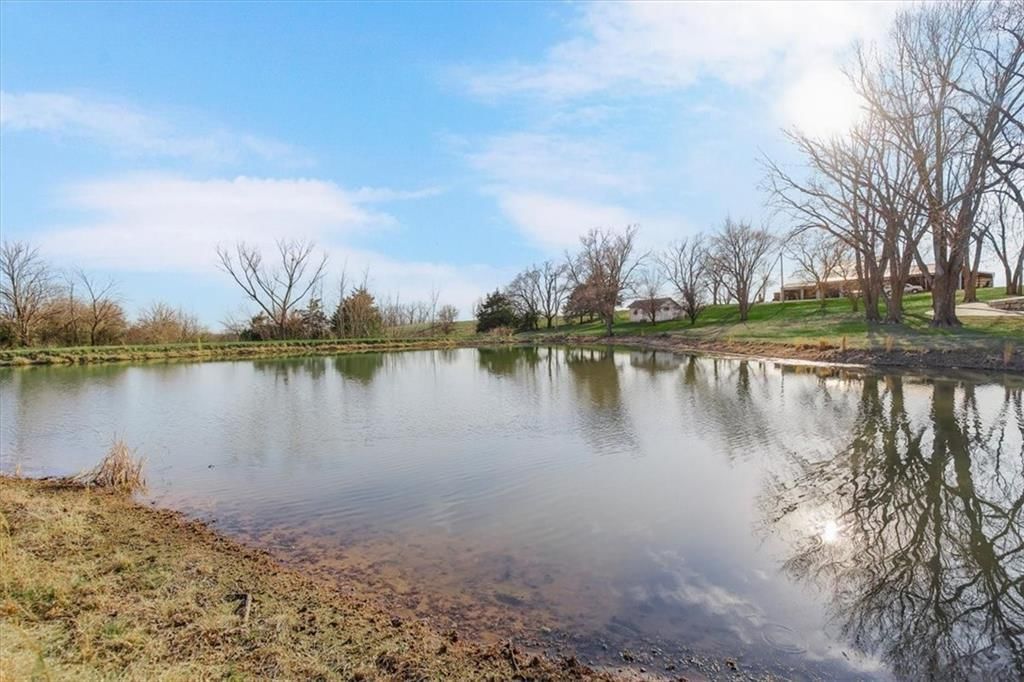 Photo 43 of 65 - 17249 198th Street, Tonganoxie, KS 66086