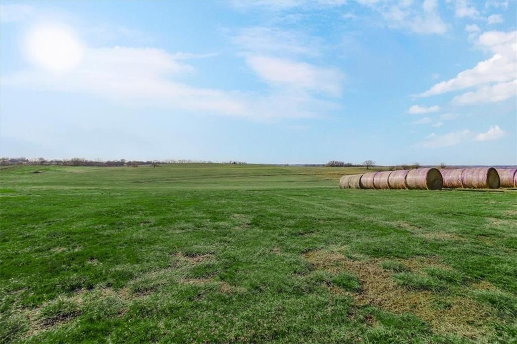 Photo 44 of 65 - 17249 198th Street, Tonganoxie, KS 66086