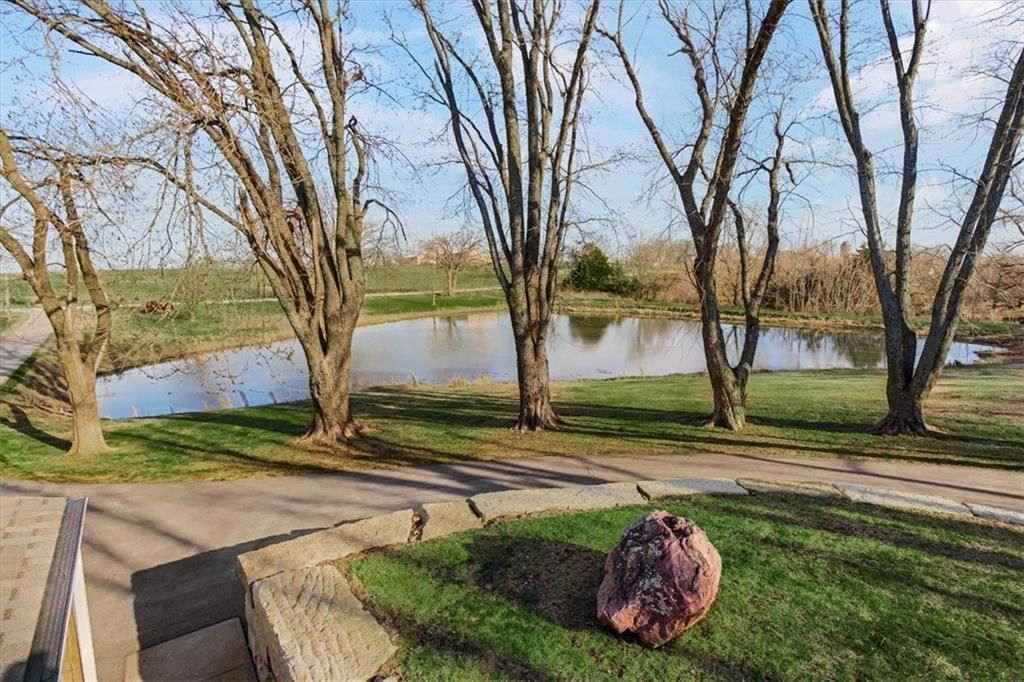Photo 46 of 65 - 17249 198th Street, Tonganoxie, KS 66086