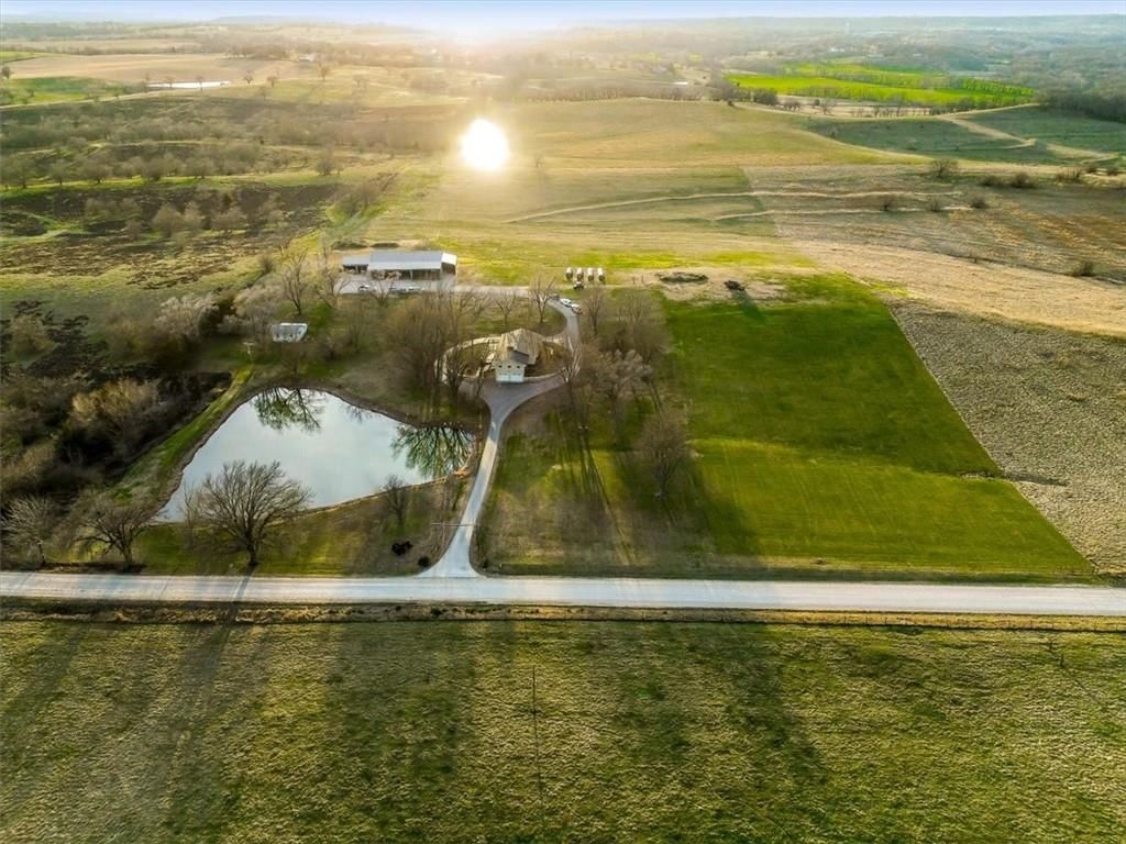 Photo 54 of 65 - 17249 198th Street, Tonganoxie, KS 66086