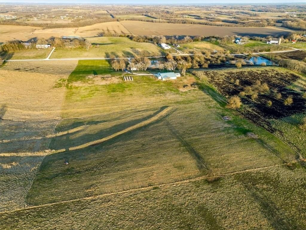 Photo 55 of 65 - 17249 198th Street, Tonganoxie, KS 66086