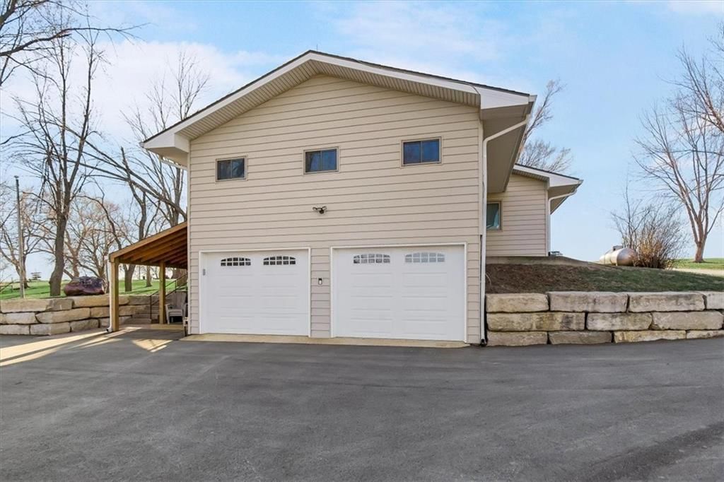 Photo 60 of 65 - 17249 198th Street, Tonganoxie, KS 66086