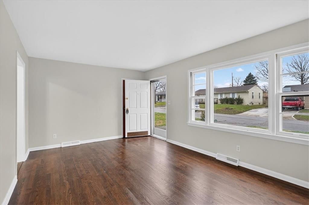 3308 S Vermont Avenue — photo 8