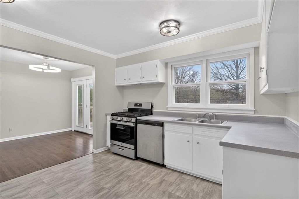 3308 S Vermont Avenue — photo 10