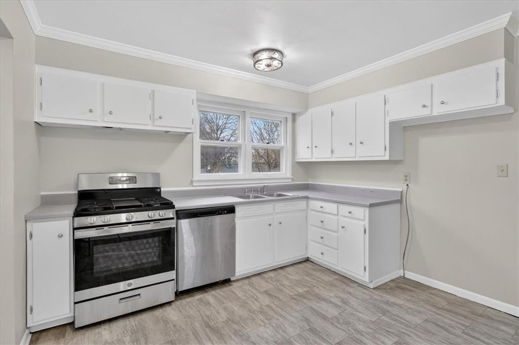 3308 S Vermont Avenue — photo 11