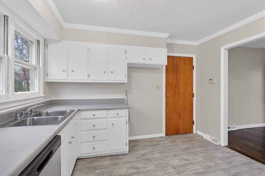 3308 S Vermont Avenue — photo 12