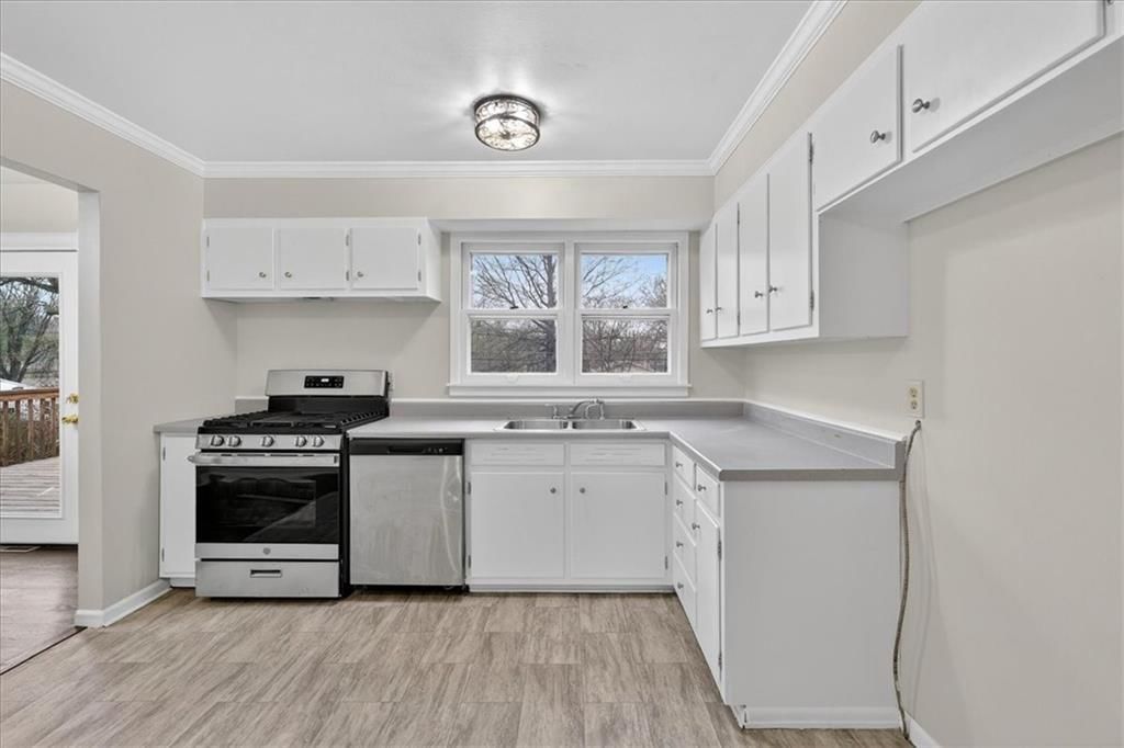 3308 S Vermont Avenue — photo 14