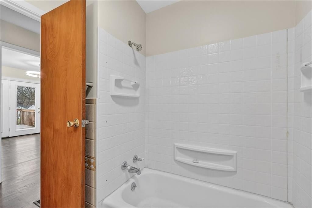 3308 S Vermont Avenue — photo 20