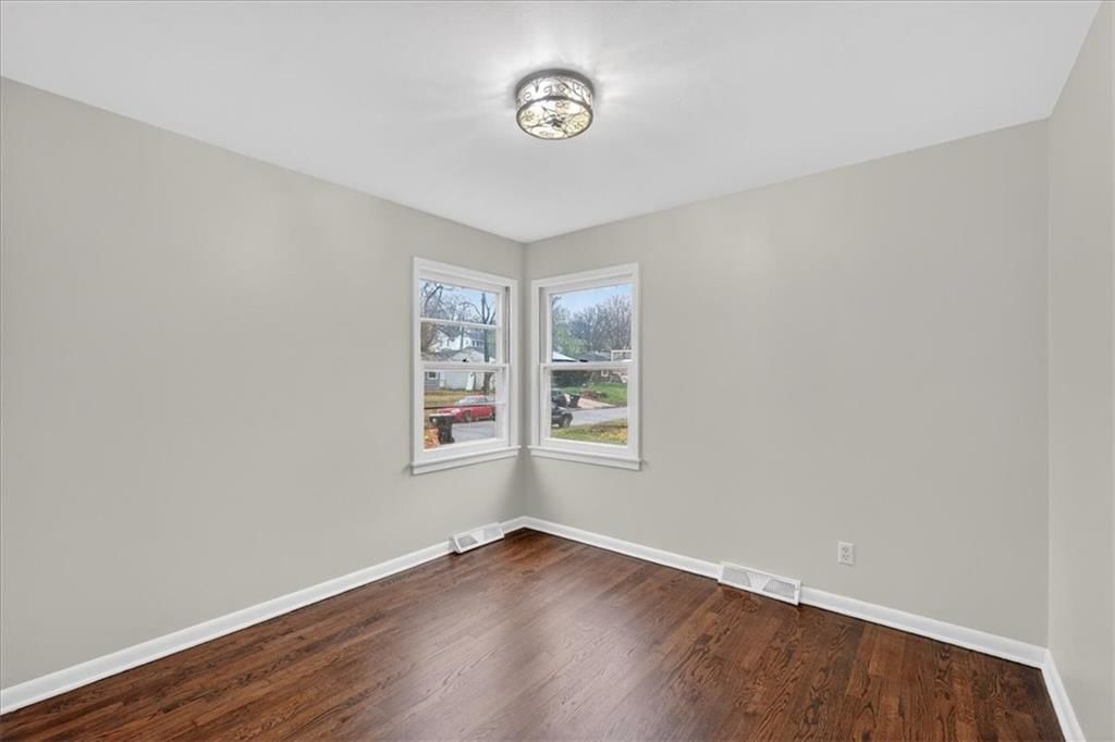 3308 S Vermont Avenue — photo 23