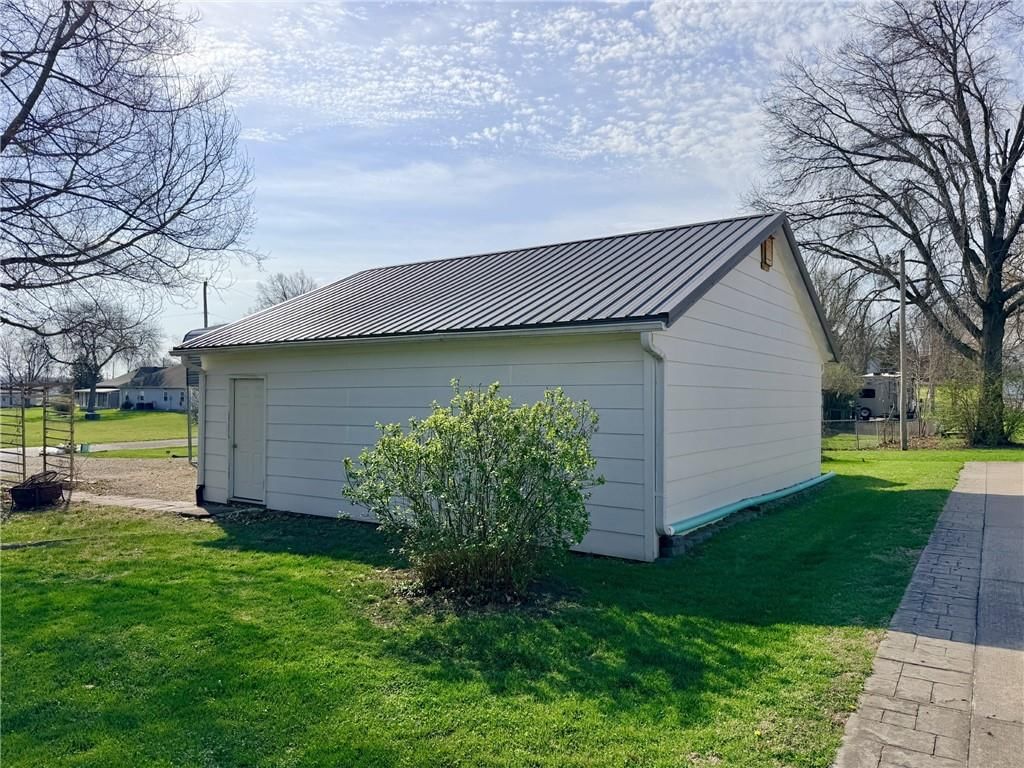 1310 E 13th Court — photo 25