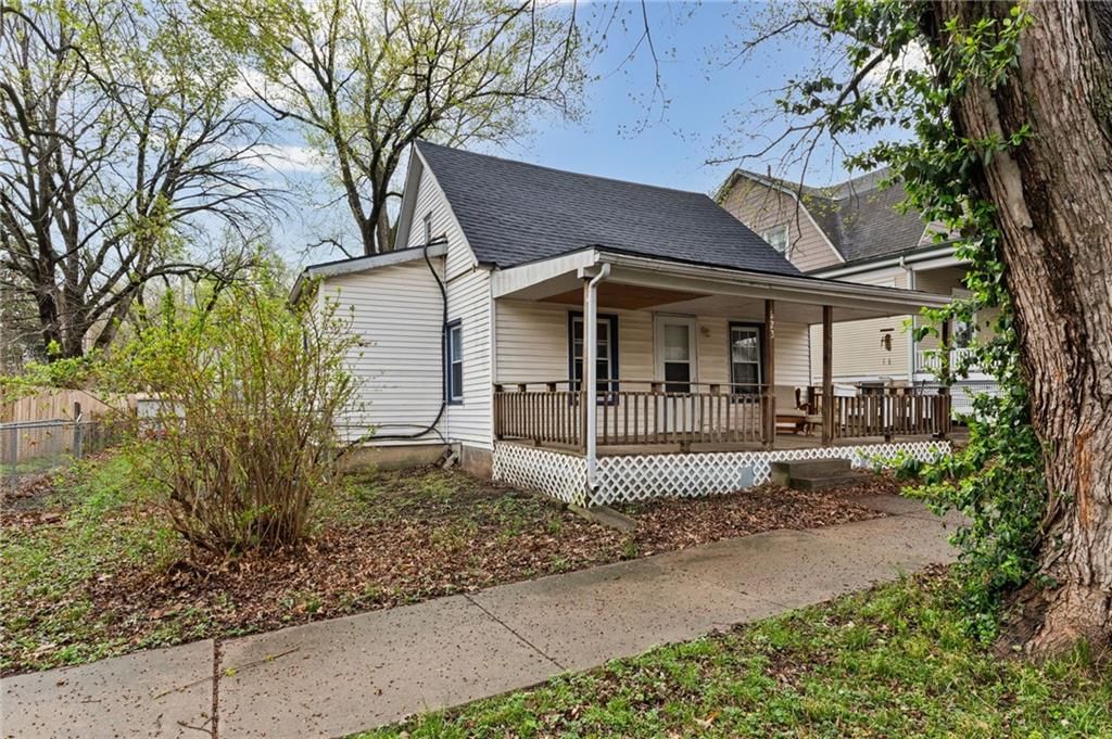 223 S Maple Street — photo 2