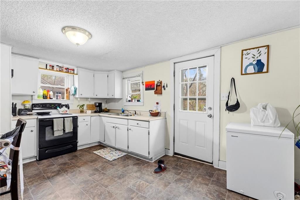 223 S Maple Street — photo 9