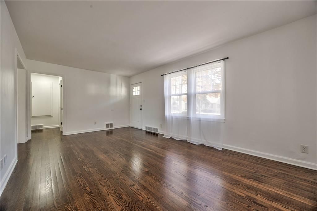 3407 S Cedar Avenue — photo 2