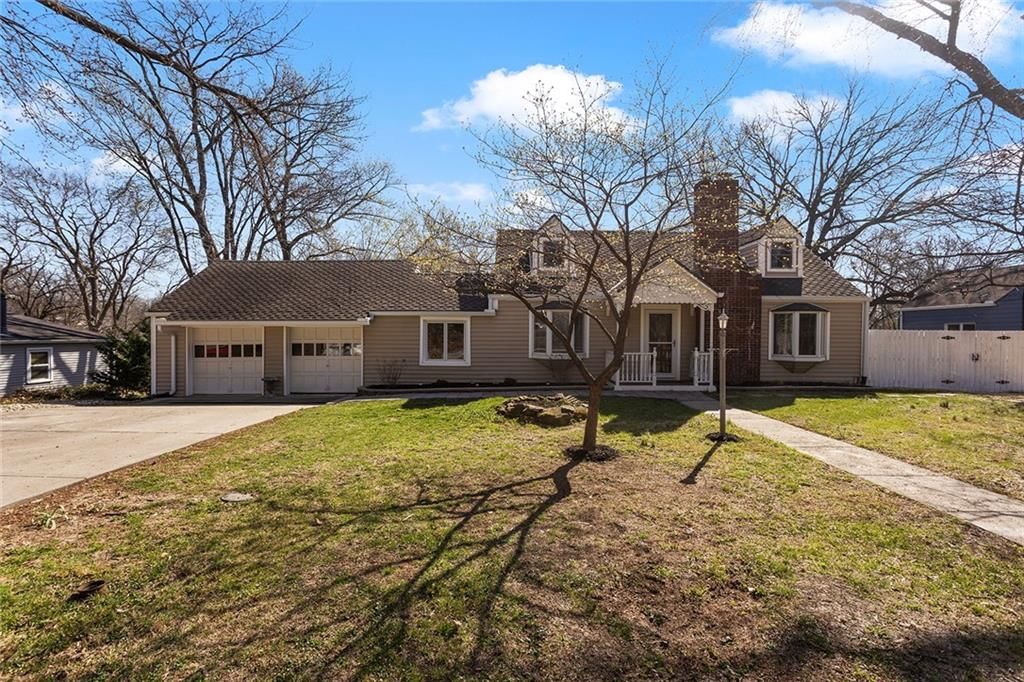 5707 N Robinhood Lane, Kansas City, MO