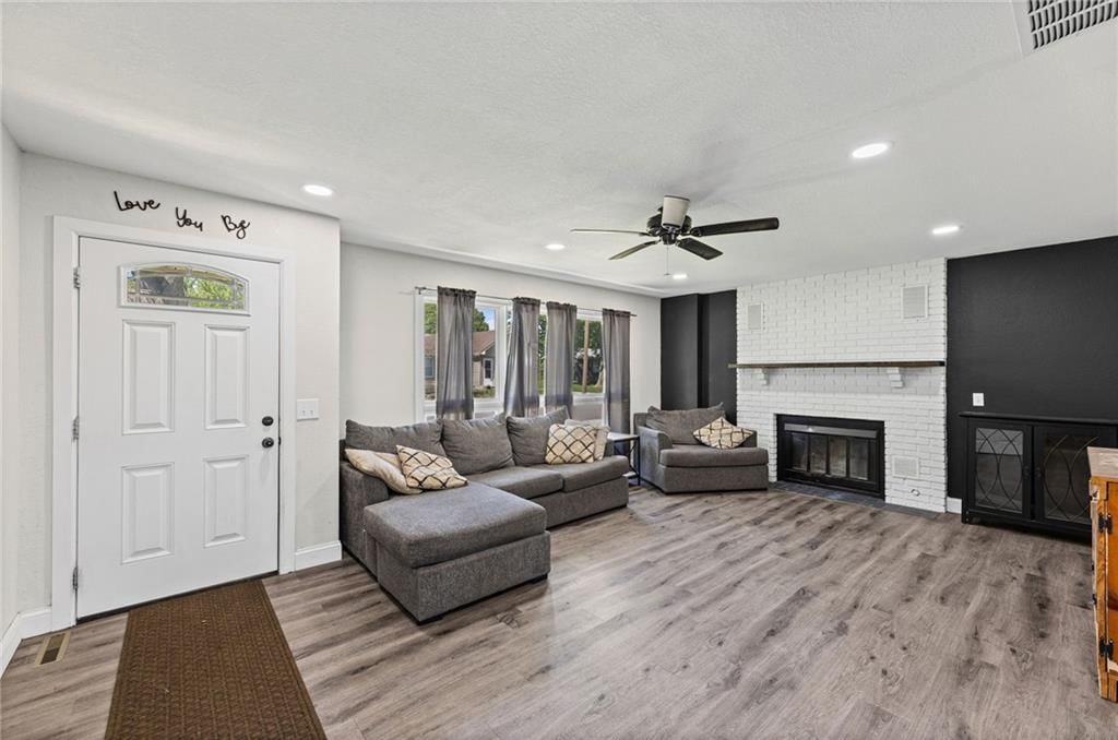 123 W Douglas Street — photo 4