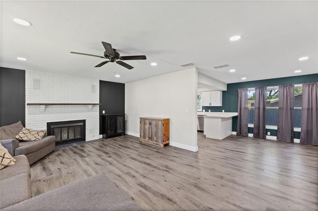 123 W Douglas Street — photo 5