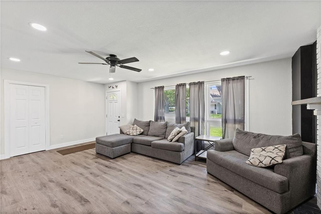 123 W Douglas Street — photo 6
