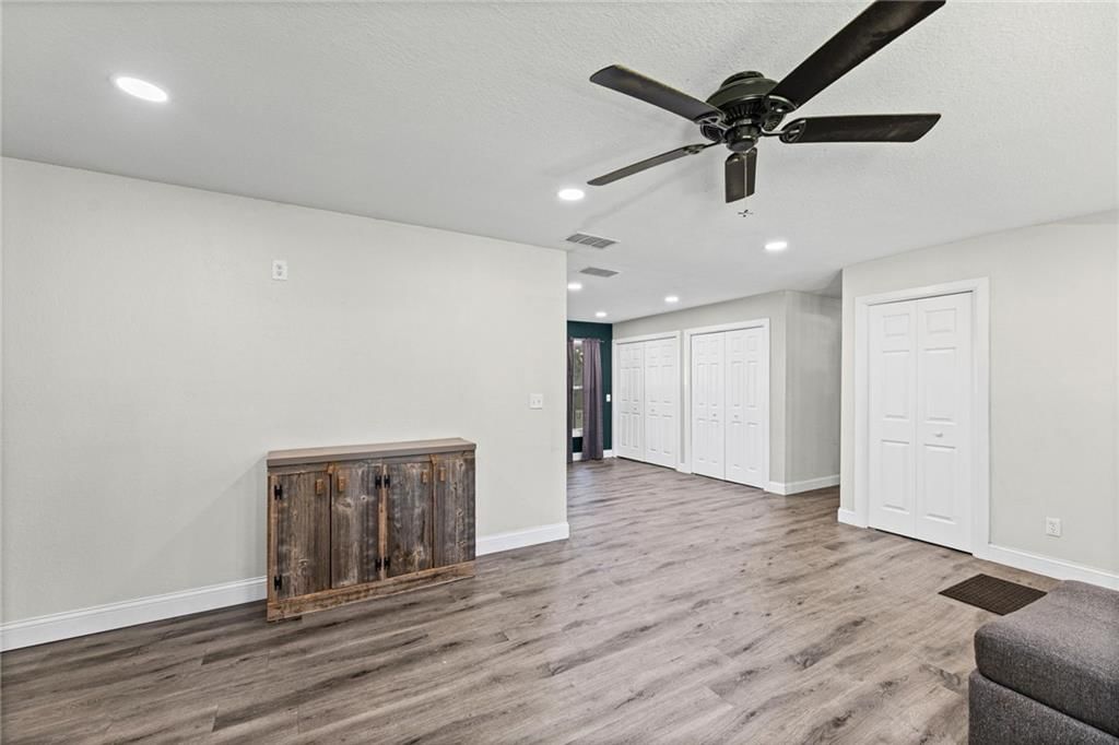 123 W Douglas Street — photo 7