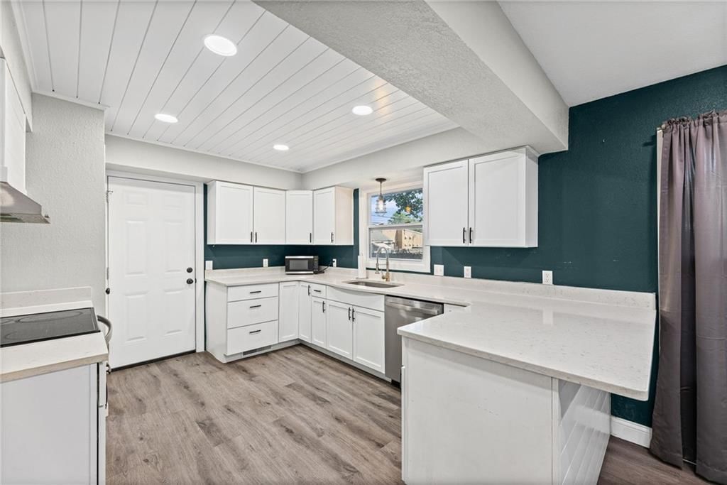 123 W Douglas Street — photo 11