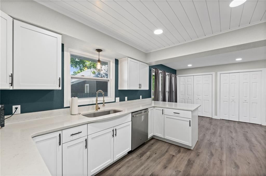 123 W Douglas Street — photo 12