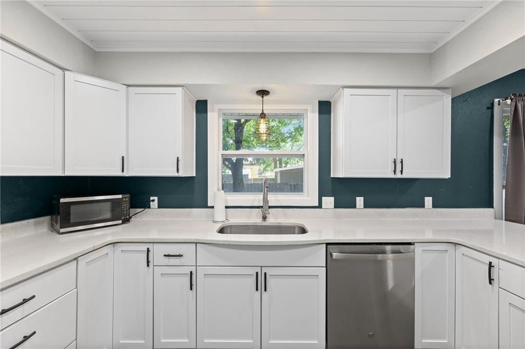 123 W Douglas Street — photo 14
