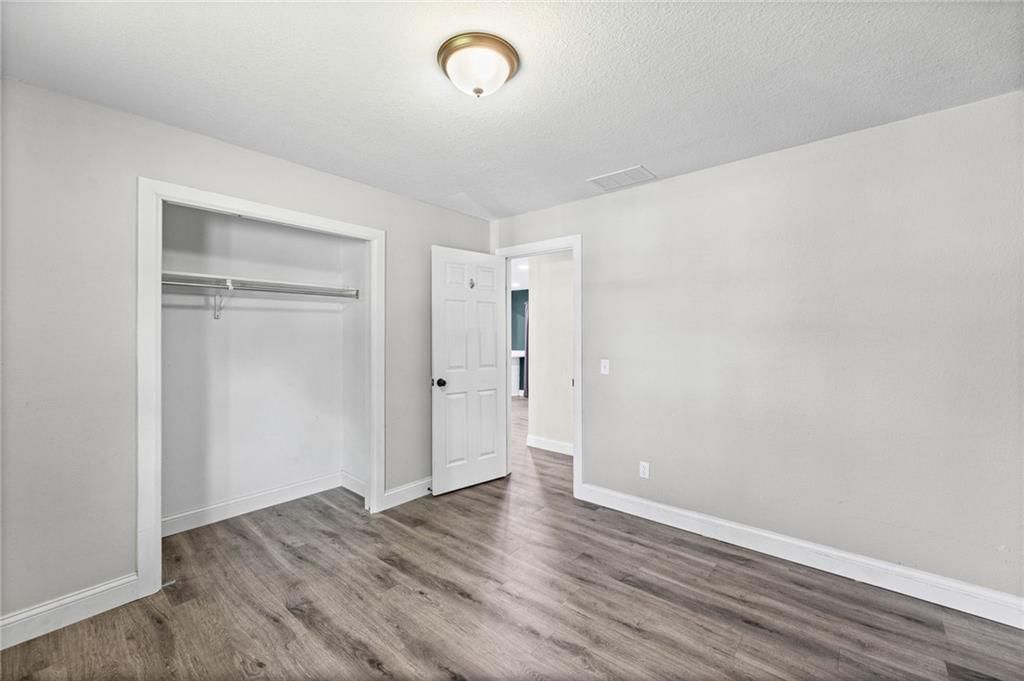 123 W Douglas Street — photo 16